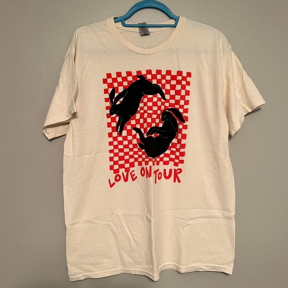 harry styles love on tour bunny tshirt